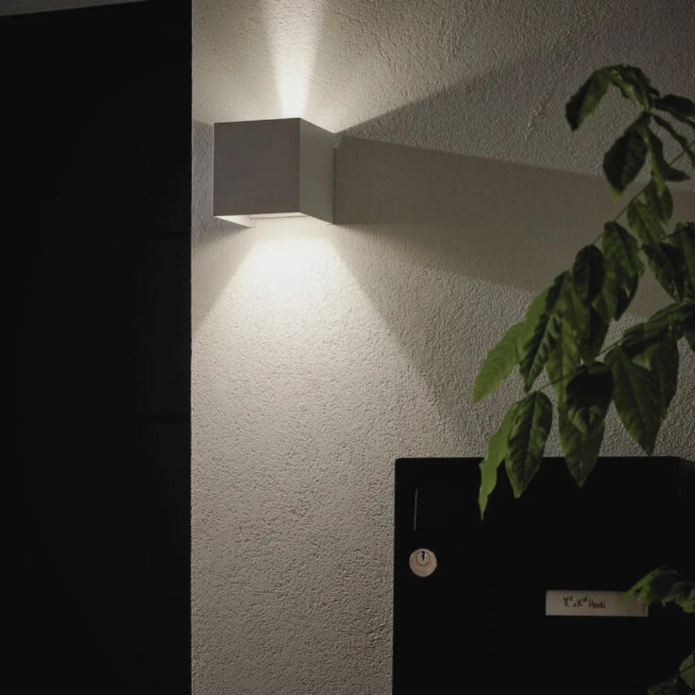 Lampa ścienna LED nowoczesna kostka