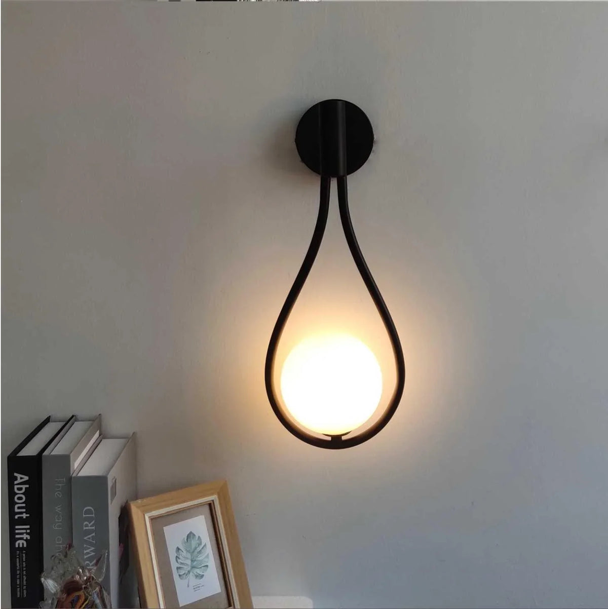 Lampa ścienna LED wisząca kula nowoczesna