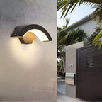 Lampa ścienna zewnętrzna LED czarna z czujnikiem ruchu