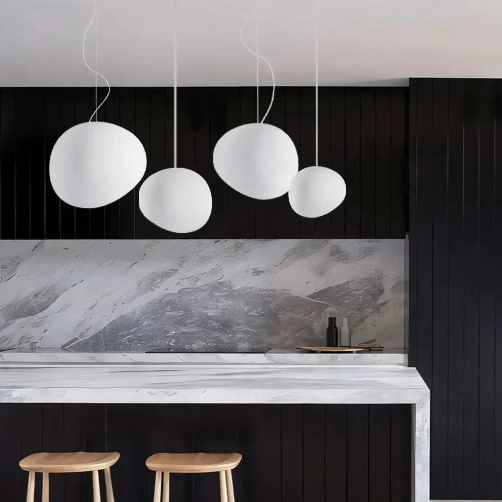 Lampa wisząca minimalistyczny kulisty styl