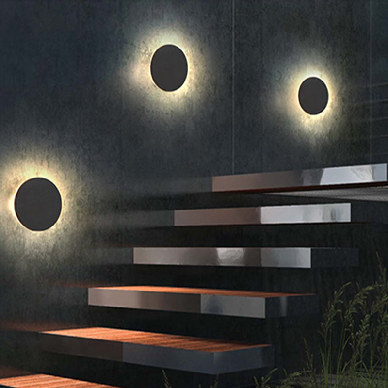Outdoor LED wall lamp halo effect