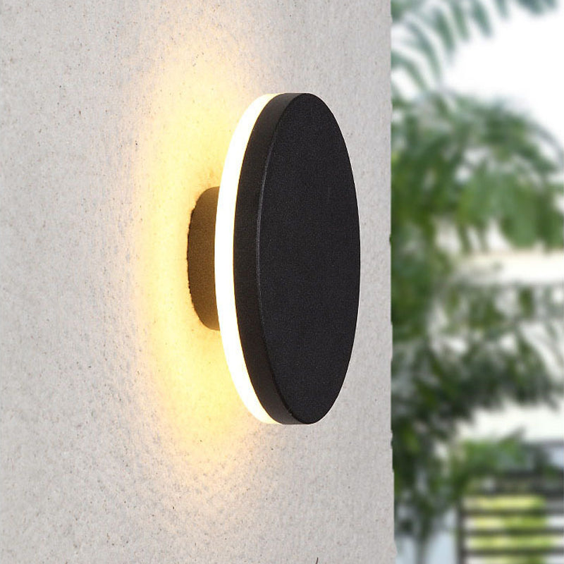 Outdoor LED wall lamp halo effect