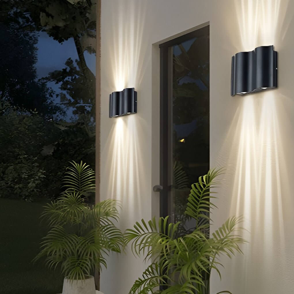 Zewnętrzna lampa ścienna LED zakrzywiona góra dół